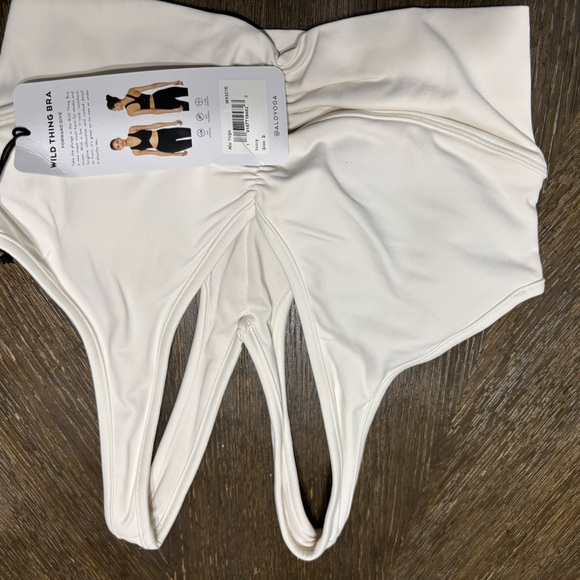ALO Yoga Cream Sports Bra - Picture 1 of 1